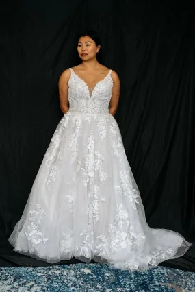 Brand new! Dress 923: Sottero and Midgley "Valona" waist 35